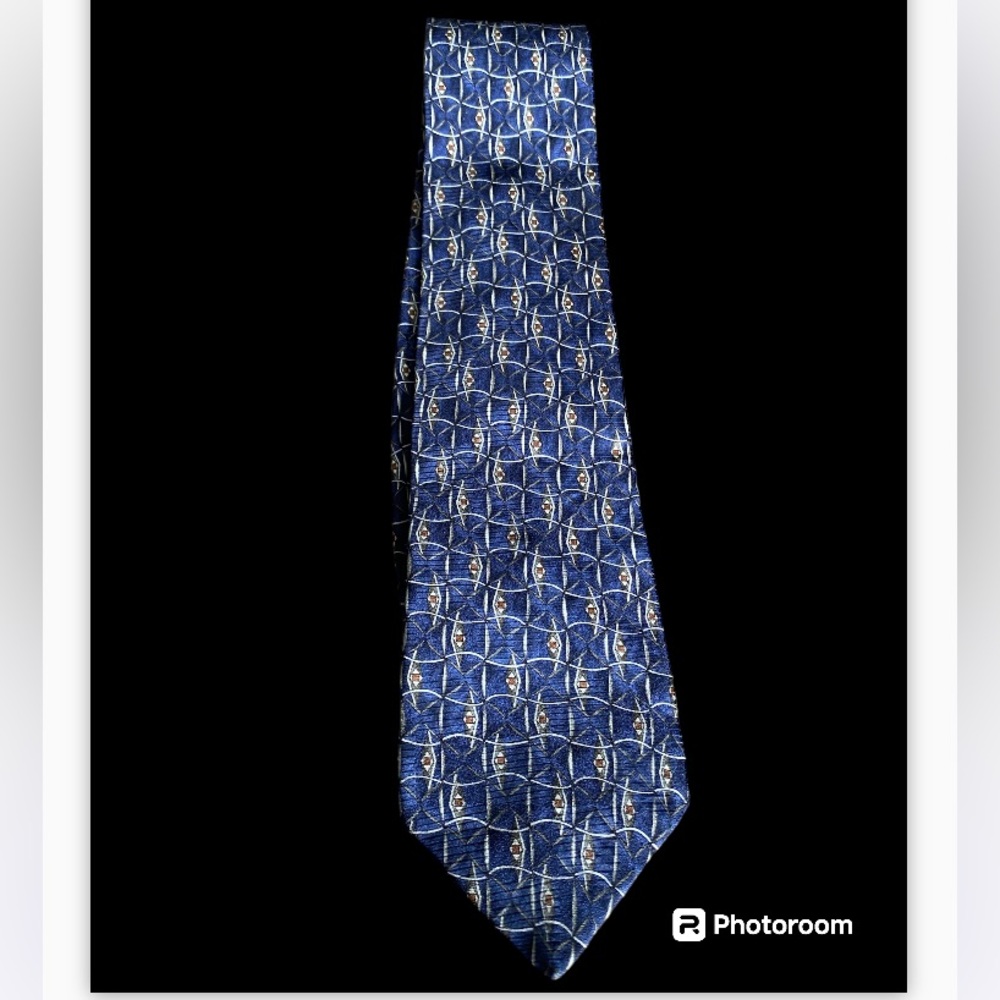 Cape Cod 100% silk necktie. - Picture 2 of 5